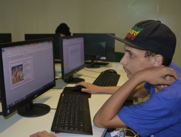 Pacientes aprendem informática no GACC-BA