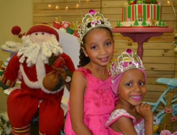 Crianças do GACC-BA ganham Festa de Natal